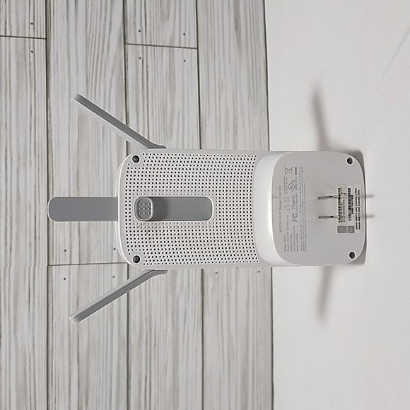 TP-Link Wifi Extender - RE450 - Picture 3 of 5